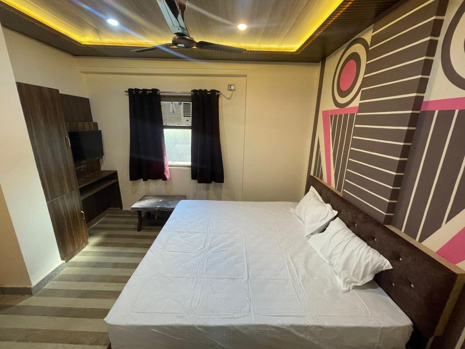 Kailash Inn Guest House - Varanasi — Photos 1